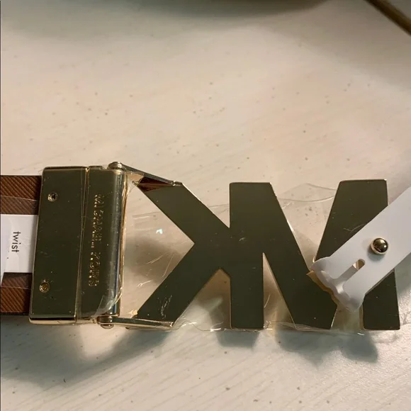 Michael Kors REVERSIBLE Black & Tan Leather Belt with Goldtone MK Buckle - Picture 5 of 8